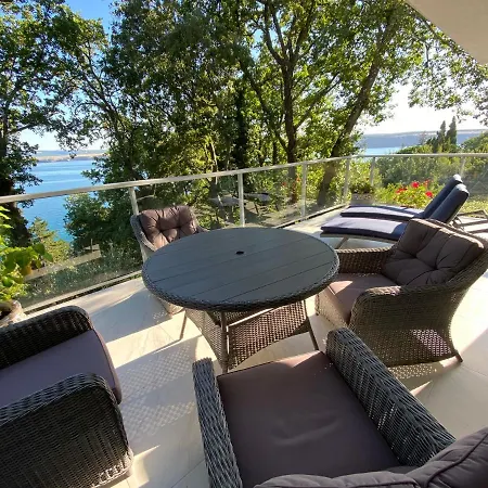 Nada Villa Jadranovo