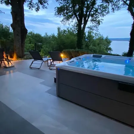 Nada Villa Jadranovo